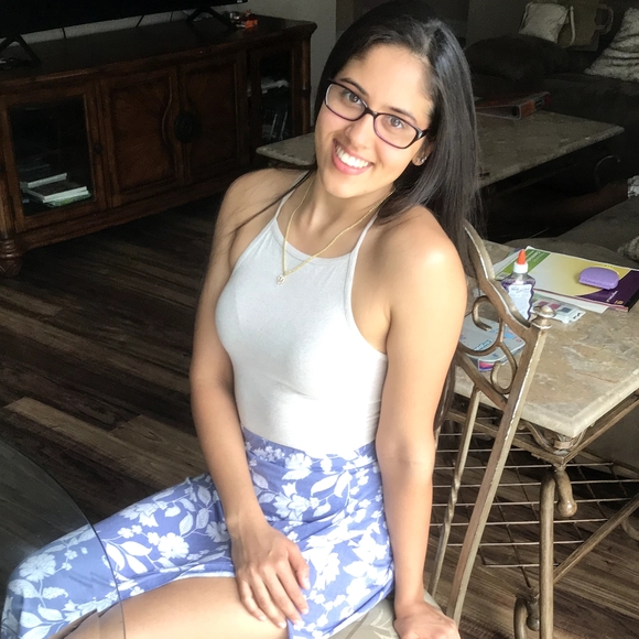 Meet your Posher, Monica - Picture 1 of 1